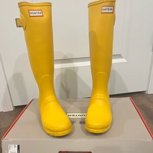 Yellow (matte) Hunter boots